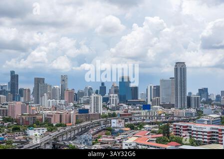 Bangkok, Thailand - 26. Mai 2018 : Stadtbild und Transport mit Schnellstraße und Verkehr tagsüber vom Wolkenkratzer von Bangkok. Bangkok ist das Capi Stockfoto