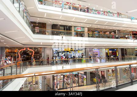 Bangkok, Thailand - 18. Mai 2019 : ein unbekanntes Kaufhaus oder Einkaufszentrum ist ein beliebtes Ziel für Spaziergänge und entspannende Familienurlaube. Stockfoto