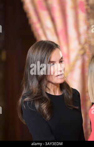 Madrid, Madrid, Spanien. April 2025. Königin Letizia von Spanien nimmt am 22. April 2025 im Königlichen Palast an einem Mittagessen für Mitglieder der Literaturwelt Teil (Foto: © Jack Abuin/ZUMA Press Wire). Nicht für kommerzielle ZWECKE! Quelle: ZUMA Press, Inc./Alamy Live News Stockfoto