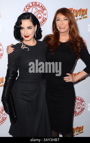Oktober 2016 - Los Angeles, CA, USA - LOS ANGELES - 17. OCT: DITA von Teese, Cassandra Peterson im ''Elvira: Mistress of the Dark'' Coffin Table Book Launch im Roosevelt Hotel am 17. Oktober 2016 in Los Angeles, CA (Credit Image: © hPa/Newscom via ZUMA Press) Stockfoto
