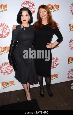 Oktober 2016 - Los Angeles, CA, USA - LOS ANGELES - 17. OCT: DITA von Teese, Cassandra Peterson im ''Elvira: Mistress of the Dark'' Coffin Table Book Launch im Roosevelt Hotel am 17. Oktober 2016 in Los Angeles, CA (Credit Image: © hPa/Newscom via ZUMA Press) Stockfoto