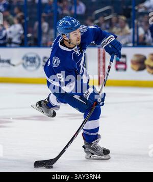 20. Oktober 2016: Tampa Bay Lightning Center Tyler Johnson (9) vor dem Spiel zwischen der Colorado Avalanche und dem Tampa Bay Lightning in der Amalie Arena in Tampa, Florida. Del Mecum/CSM(Kreditbild: &Copy; Del Mecum/CSM via ZUMA Wire) Stockfoto