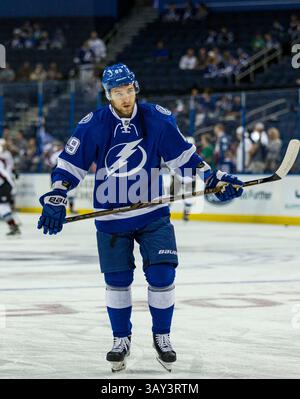 20. Oktober 2016: Tampa Bay Lightning Verteidiger Nikita Nesterov (89) vor dem Spiel zwischen den Colorado Avalanche und den Tampa Bay Lightning in der Amalie Arena in Tampa, Florida. Del Mecum/CSM(Kreditbild: &Copy; Del Mecum/CSM via ZUMA Wire) Stockfoto