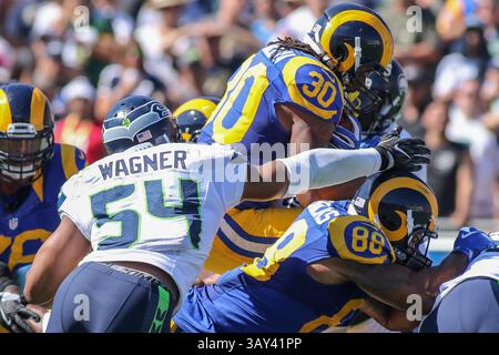 20. September 2016 Los Angeles, CA...Los Angeles Rams Running Back Todd Gurley (30), der am 20. September 2016 im NFL Seattle Seahawks vs Los Angeles Rams im Los Angeles Memorial Coliseum in Los Angeles, CA über die Spitze ging. (Absoluter vollständiger Fotograf- und Firmengutschein: Jevone Moore / MarinMedia.org / Cal Sport Media (Network Television wenden Sie sich bitte an Ihren Vertriebsmitarbeiter, um Fernsehsendungen zu nutzen. (Kreditbild: &Copy; Jevone Moore / Marinmedia. Org //Cal Sport Media via ZUMA Wire) Stockfoto