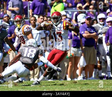 17. SEPTEMBER 2016: Der staatliche Empfänger Dondre Daley (13) weicht der schwachen Sicherheit der TCU Nick Orr (18) aus und läuft mit Ball während des NCAA Football Spiels zwischen den Iowa State Cyclones und den TCU Horned Frogs im Amon G. Carter Stadium in Fort Worth Texas. TCU besiegte Iowa State 41-20(Kreditbild: &Copy; Jeff Goldberg/CSM via ZUMA Wire) Stockfoto