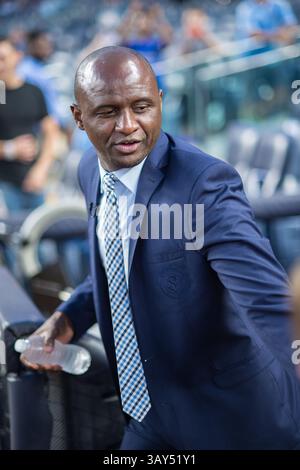 September 2016: Bronz, New York, USA S - NYCFC-Cheftrainer Patrick Viera startet vor dem Spiel im Yankee Stadium in der Bronx, NY. (Bild: © Mark Smith Via ZUMA Wire) Stockfoto