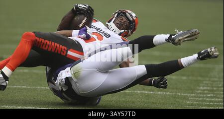 18. September 2016 – Cleveland, OH, USA – Jimmy Smith von Baltimore Ravens kämpft im zweiten Quartal am Sonntag, 18. September 2016 im FirstEnergy Stadium in Cleveland, Ohio gegen Andrew Hawkins von Cleveland Browns. (Bild: © Michael Chritton/TNS via ZUMA Wire) Stockfoto