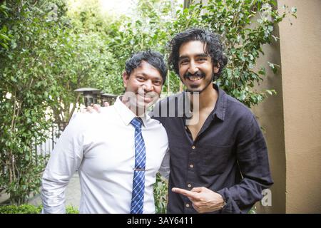 12. November 2016: Hollywood, Kalifornien, USA: Saroo Brierley und Dev Patel spielen die Hauptrollen des Films Lion. Dev Patel (* 23. April 1990) ist ein britischer Schauspieler. Dev wurde in Harrow, London, als Tochter von Anita, einer Pflegekraft, und Raj Patel, geboren. wer in DER IT arbeitet. Seine Eltern, ursprünglich aus Nairobi, Kenia, stammen beide aus Gujarati-Indianern. Seine erste Rolle spielte er in der britischen Fernsehserie Skins (2007). Seine Rolle spielte er in dem Oscar-Gewinnerfilm Slumdog Millionaire (2008). Im März 2015 hatte er eine Hauptrolle in zwei großen Filmen, die gleichzeitig in den Kinos erschienen: Chappie (2015) und The Second Best Exot Stockfoto