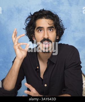12. November 2016 – Hollywood, Kalifornien, USA – DEV PATEL wirbt für den Film „Lion“. Dev Patel (* 23. April 1990) ist ein britischer Schauspieler. Dev wurde in Harrow, London, als Tochter von Anita, einer Pflegekraft, und Raj Patel, geboren. wer in DER IT arbeitet. Seine Eltern, ursprünglich aus Nairobi, Kenia, stammen beide aus Gujarati-Indianern. Seine erste Rolle spielte er in der britischen Fernsehserie Skins (2007). Seine Rolle spielte er in dem Oscar-Gewinnerfilm Slumdog Millionaire (2008). Im März 2015 hatte er eine Hauptrolle in zwei großen Filmen, die gleichzeitig in den Kinos erschienen: Chappie (2015) und der zweitbeste exotische Marigold Hote Stockfoto