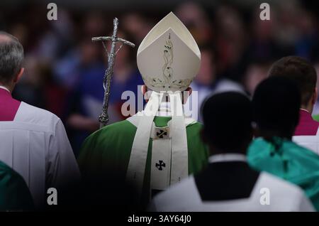 13. November 2016 - Staat Vatikanstadt (Heiliger Stuhl) - PAPST FRANZISKUS feiert im Petersdom im Vatikan eine Messe zum Jubiläum für die Armen, Obdachlosen, Ausgegrenzten und Ausgegrenzten. (Foto: © Evandro Inetti Via ZUMA Wire) Stockfoto