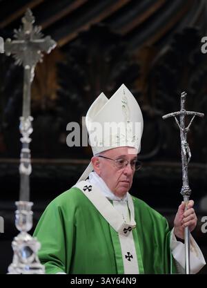 13. November 2016 - Staat Vatikanstadt (Heiliger Stuhl) - PAPST FRANZISKUS feiert im Petersdom im Vatikan eine Messe zum Jubiläum für die Armen, Obdachlosen, Ausgegrenzten und Ausgegrenzten. (Foto: © Evandro Inetti Via ZUMA Wire) Stockfoto