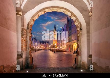 Danzig, Polen. Stadtbild von Danzig, Polen mit dem Altstadtplatz bei Sonnenaufgang. Stockfoto