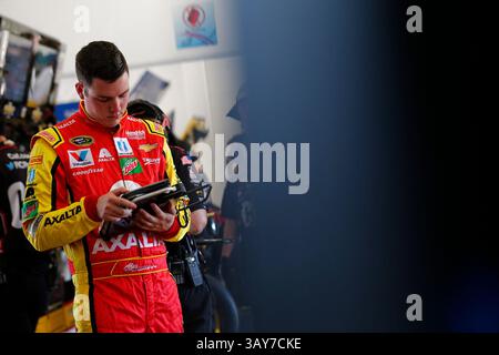 18. November 2016 - Homestead, FL, USA - Homestead, FL - 18. November 2016: Alex Bowman (88) hängt während des Trainings für den Ford EcoBoost 400 auf dem Homestead-Miami Speedway in Homestead, FL, in der Garage ab. (Kreditbild: &Copy; Justin R Noe/CSM via ZUMA Wire) Stockfoto