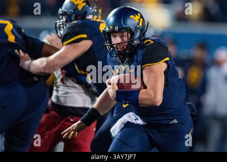 West Virginia Quarterback Skyler Howard (3) während des NCAA College Football Spiels zwischen den Oklahoma Sooners und den West Virginia Mountaineers am Samstag, den 19. November 2016 im Milan Puskar Stadium in Morgantown, West Virginia. Jacob Kupferman/CSM(Kreditbild: &Copy; Jacob Kupferman/CSM via ZUMA Wire) Stockfoto