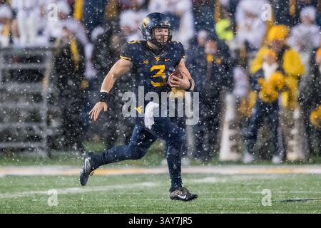 West Virginia Quarterback Skyler Howard (3) während des NCAA College Football Spiels zwischen den Oklahoma Sooners und den West Virginia Mountaineers am Samstag, den 19. November 2016 im Milan Puskar Stadium in Morgantown, West Virginia. Jacob Kupferman/CSM(Kreditbild: &Copy; Jacob Kupferman/CSM via ZUMA Wire) Stockfoto