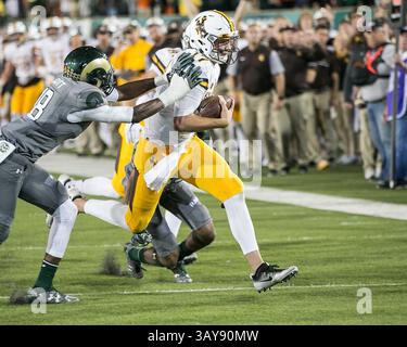 1. Oktober 2016: Der Quarterback Josh Allen (17) der Wyoming Cowboys wird während des dritten Quartals in einem NCAA Football Matchup zwischen den Wyoming Cowboys und Colorado State Rams im Sonny Lubick Field, Hughes Stadium Fort Collins CO, Scott D Stivason/Cal Sport Media (Credit Image: &Copy; Scott D Stivason/Cal Sport Media via ZUMA Wire) Stockfoto