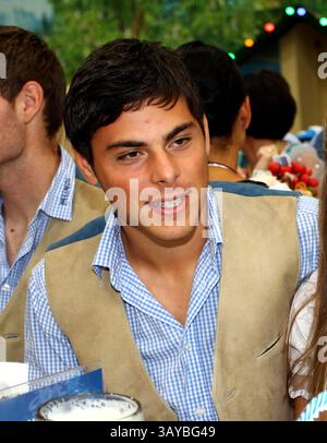 Fussball, Herren, 2.Liga, TSV 1860 München, Wiesnbesuch hier Kevin Volland (TSV 1860 München) beim offiziellen Wiesnbesuch des TSV 1860 München im Hacker Festzelt auf der Wiesn, Oktoberfest in Tracht Stockfoto