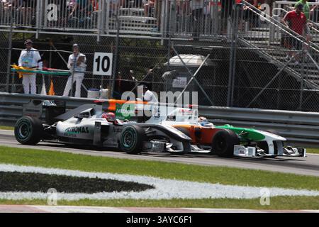 13. Juni 2010 - Montreal, Kanada - Michael Schumacher (GER) Mercedes GP MGP W01 und Adrian Sutil (GER) Force India F1 VJM03 kämpfen um die Position... Formel-1-Weltmeisterschaft, Rd 8, Grand Prix von Kanada, Rennen. (Vermerk: © Sutton Motorsports/ZUMApress.com) Stockfoto