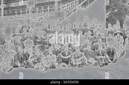 Eine große Gruppe von Menschen ist im Freien versammelt, viele sitzen und einige stehen, in Kleidung aus dem frühen 20. Jahrhundert, einschließlich Hüten und Anzügen. Sie zeigen eine Mischung aus Ausdrücken, von denen einige direkt auf den Zuschauer schauen, während andere sich mit Gesprächen beschäftigen. Die Szene fängt einen Moment der Kameradschaft und Gemeinschaft ein., negativ - Gruppe bei der Victorian Agricultural Convention vor der Tribüne, Ballarat Showgrounds, Victoria, um 1910, Eine Gruppe bei der Victorian Agricultural Convention auf den Ballarat Showgrounds. Sie werden vor der Tribüne posiert. Die Frauen tragen Hüte und Stockfoto