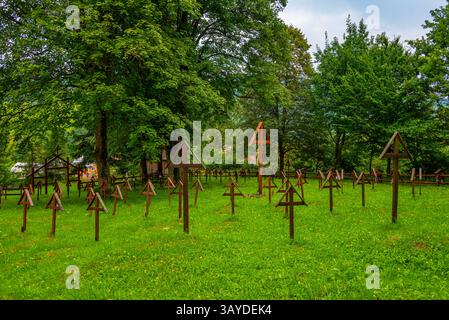 Friedhof in der Kirche St. Erzengel Michael in Topola, Slowakei. BILD Stockfoto