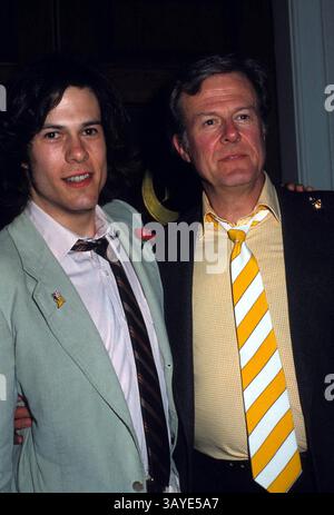 DEZEMBER 1982 - ROBERT CULP MIT SON JOSHUA CULP 1982.ROBERTCULPRETRO.BEREITGESTELLT VON BIL HOLZ-MICHELSON- PHOTOS, INC (Kreditbild: © Globe Photos/ZUMApress.com) Stockfoto