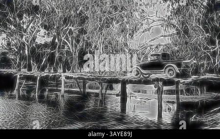 Ein Oldtimer ruht auf einer alten Holzbrücke, umgeben von dichten, blattlosen Bäumen, die sich im stillen Wasser spiegeln und ein Gefühl von Nostalgie und Ruhe wecken. Negativ - Kulkyne, Victoria, 1935, Ein Auto auf der Brücke über den Chalka Creek. Die Brücke hat keine Seitenschienen und scheint nicht substanziell zu sein., Klassische Kunst mit einem modernen Twist, neu interpretiert von Artotop Stockfoto