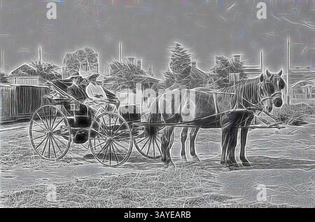 Eine Pferdekutsche steht still, bereit für eine Reise. Das Pferd wird angespannt und wartet geduldig auf sein nächstes Ziel, während die umliegende Landschaft mit Bäumen und Strukturen zeigt, die auf eine ländliche Umgebung hinweisen. Negativ - Heywood, Victoria, 1918, Ein Paar in einem Buggy mit zwei Pferden. Die Frau hat einen Teppich über den Knien und hält die Zügel. Häuser im Hintergrund, klassische Kunst mit modernem Touch, neu interpretiert von Artotop Stockfoto