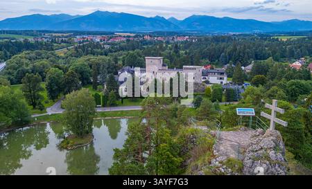 Panoramablick auf die Burg Liptovsky Hradok in der Slowakei. BILD Stockfoto