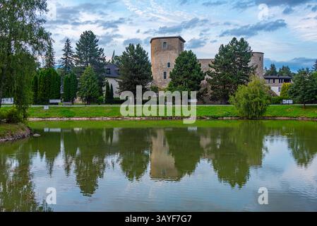Panoramablick auf die Burg Liptovsky Hradok in der Slowakei. BILD Stockfoto