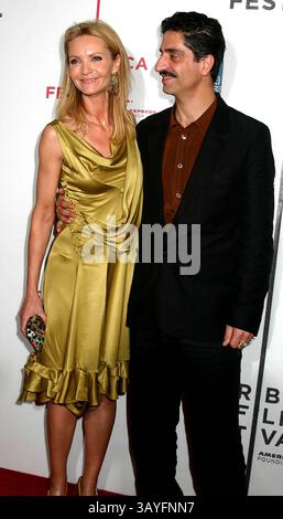 27. April 2005 - New York, New York, USA - K42921ML.4TH ANNUAL TRIBECA FILM FESTIVAL PRÄSENTIERT DIE PREMIERE VON „YES“ IM STUYBESANT HIGH SHOOL NEW YORK New YORK 2005. - 2005.JOAN ALLEN SIMON ABKARIAN(Bild: © Mitchell Levy/Globe Photos/ZUMAPRESS.com) Stockfoto