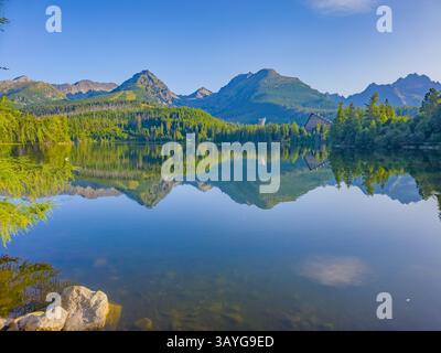 Vormittag in Strbske Pleso in der Slowakei. BILD Stockfoto