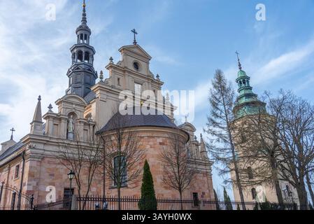 Basilika der Himmelfahrt der Heiligen Jungfrau Maria in Kielce, Polen. BILD Stockfoto