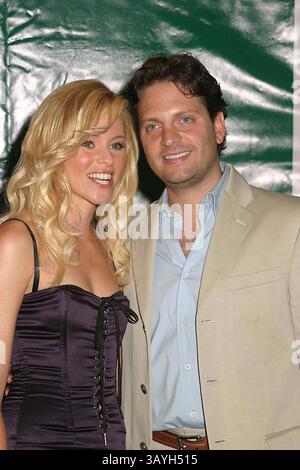 1. Januar 1980 - New York, New York, USA - K49377PSC.''ININCIBLE'' WELTPREMIERE ANKUNFT IM ZIEGFELD THEATRE , NEW YORK New York 23.08.2006. - 2006..ELIZABETH BANKS(Kreditbild: © Paul Schmulbach/Globe Photos/ZUMAPRESS.com) Stockfoto