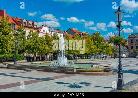 Sommertag auf dem Platz Stary Rynek in Plock, polen. BILD Stockfoto
