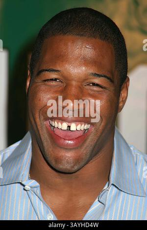 1. Januar 1980 - New York, New York, USA - K49377PSC.''ININCIBLE'' WELTPREMIERE ANKUNFT IM ZIEGFELD THEATRE , NEW YORK New York 23.08.2006. - 2006..MICHAEL STRAHAN(Foto: © Paul Schmulbach/Globe Photos/ZUMAPRESS.com) Stockfoto