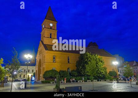 Blick auf den Sonnenuntergang der Heiligen Dreifaltigkeitskirche in Torun, Polen. BILD Stockfoto