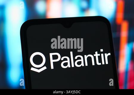 In dieser Abbildung wird das Palantir Technologies Logo auf einem Smartphone-Bildschirm angezeigt. Stockfoto