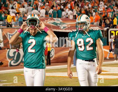 Oktober 2010 - Miami Gardens, Florida, USA - BRANDON FIELDS und GERARD WARREN. Miami Dolphins vs. New England Patriots (Kreditbild: © Michele Sandberg/ZUMApress.com) Stockfoto