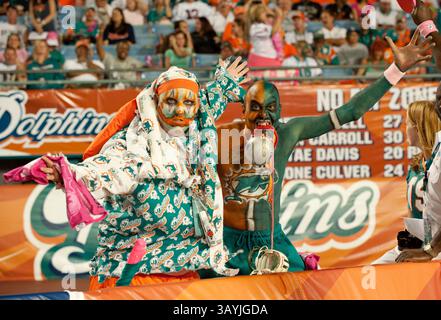 Oktober 2010 - Miami Gardens, Florida, USA - Fans des Spiels bei Monday Night Football/. Miami Dolphins vs. New England Patriots (Kreditbild: © Michele Sandberg/ZUMApress.com) Stockfoto