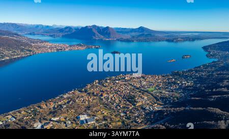 Panoramablick auf den Lago Maggiore in Italien. BILD Stockfoto