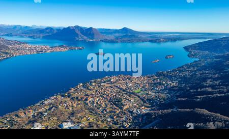 Panoramablick auf den Lago Maggiore in Italien. BILD Stockfoto