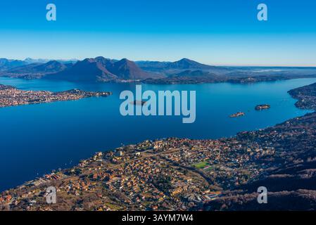 Panoramablick auf den Lago Maggiore in Italien. BILD Stockfoto
