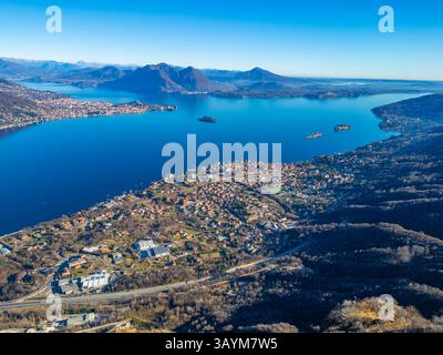 Panoramablick auf den Lago Maggiore in Italien. BILD Stockfoto