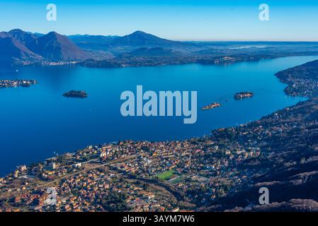 Panoramablick auf den Lago Maggiore in Italien. BILD Stockfoto