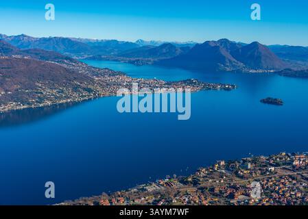 Panoramablick auf den Lago Maggiore in Italien. BILD Stockfoto