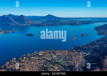 Panoramablick auf den Lago Maggiore in Italien. BILD Stockfoto