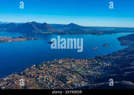 Panoramablick auf den Lago Maggiore in Italien. BILD Stockfoto