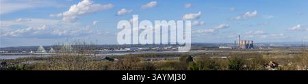 Panoramablick auf den Fluss Mersey und darüber hinaus Stockfoto