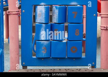 Anzahl der Lernblöcke auf dem Spielplatz für Kinder Stockfoto