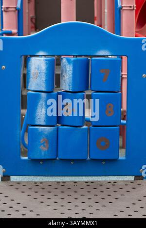Anzahl der Lernblöcke auf dem Spielplatz für Kinder Stockfoto